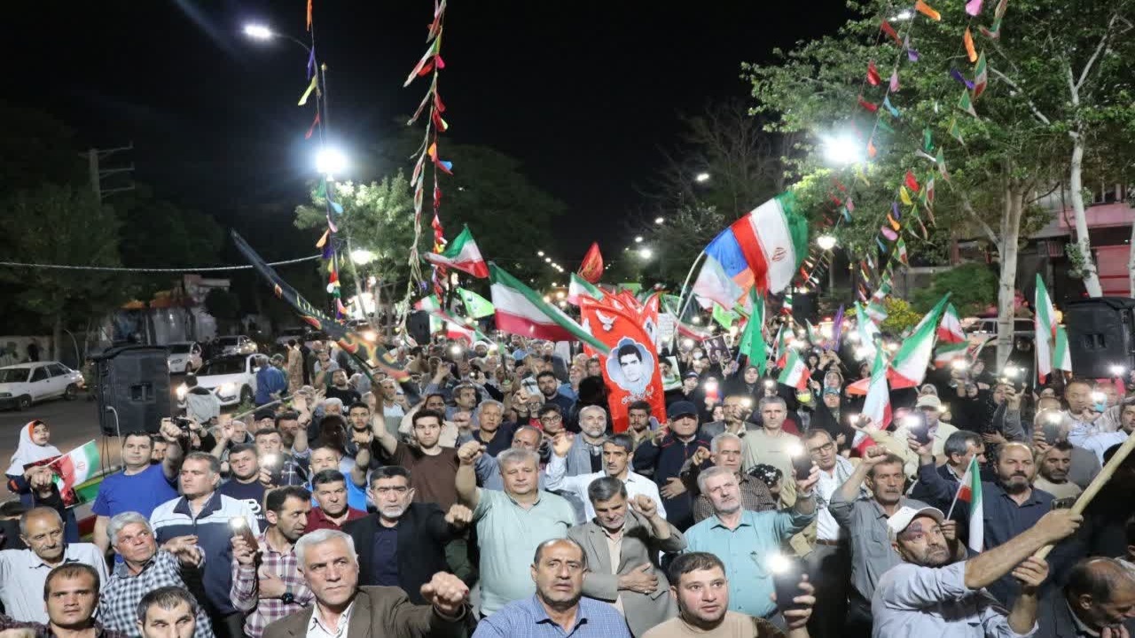 گوشه‌هایی از صلابت و ایستادگی مردم انقلابی ماهدشت در میدان مقاومت + عکس