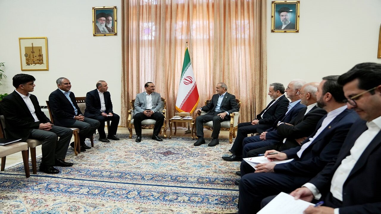 عاصم منیر با پزشکیان دیدار کرد