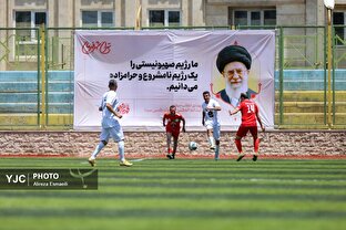 دیدار دوستانه تیم فوتبال پیشکسوتان پرسپولیس و استقلال و اصحاب هنر و رسانه