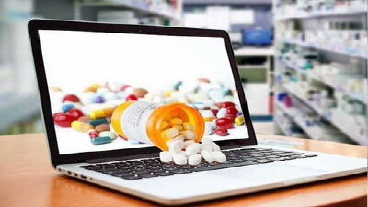 فروش اینترنتی دارو غیرقانونی است/ با متخلفان برخورد قاطع می‌شود