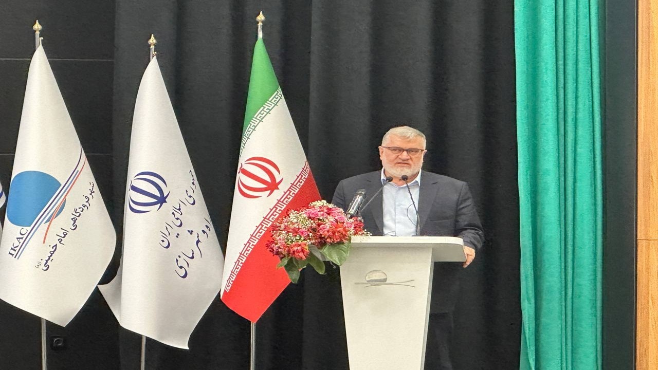 معتمدیان: واردات خودروهای حمل‌ونقل عمومی از طریق منطقه آزاد شهر فرودگاهی تهران کلید خورد