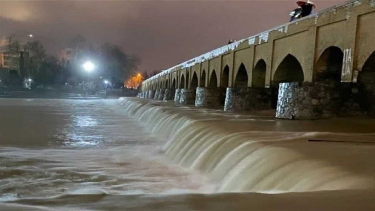 کودک ۳ ساله در زاینده رود مفقود شد