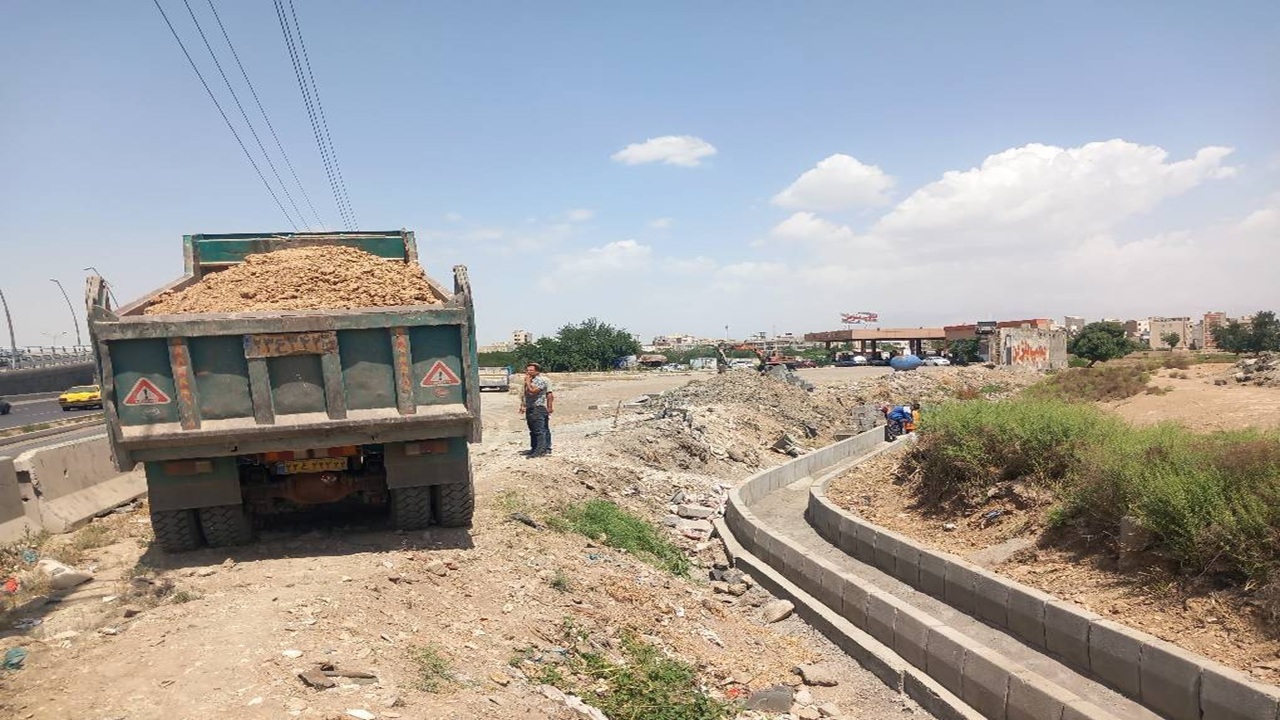 ده‌ها متر از طول انهار خاکی به بتنی تبدیل شد