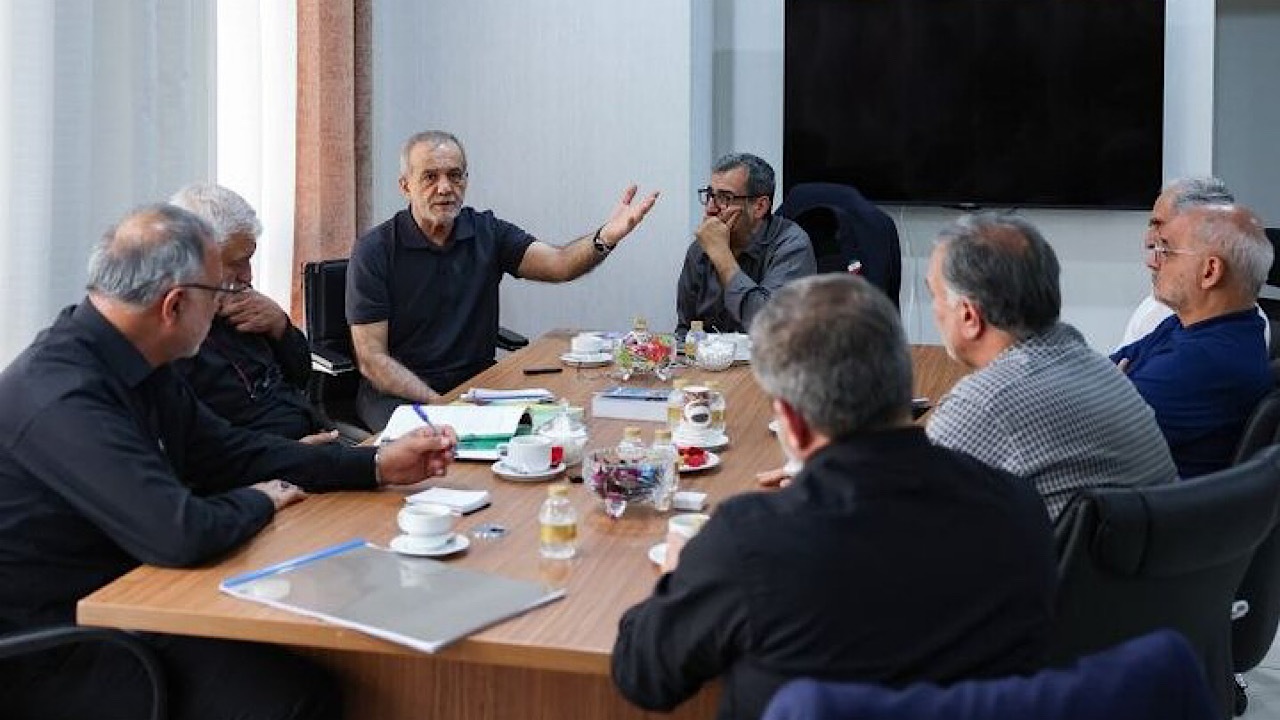 پزشکیان: هیچ مشکل معیشتی و اجتماعی نباید از نگاه مسئولان پنهان بماند