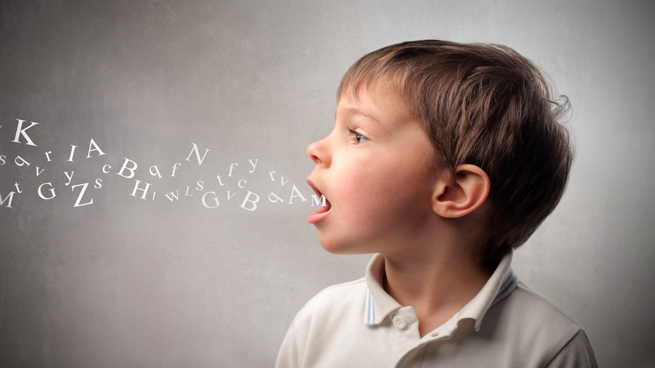 مغز ما چگونه همزمان به دو زبان صحبت می‌کند؟