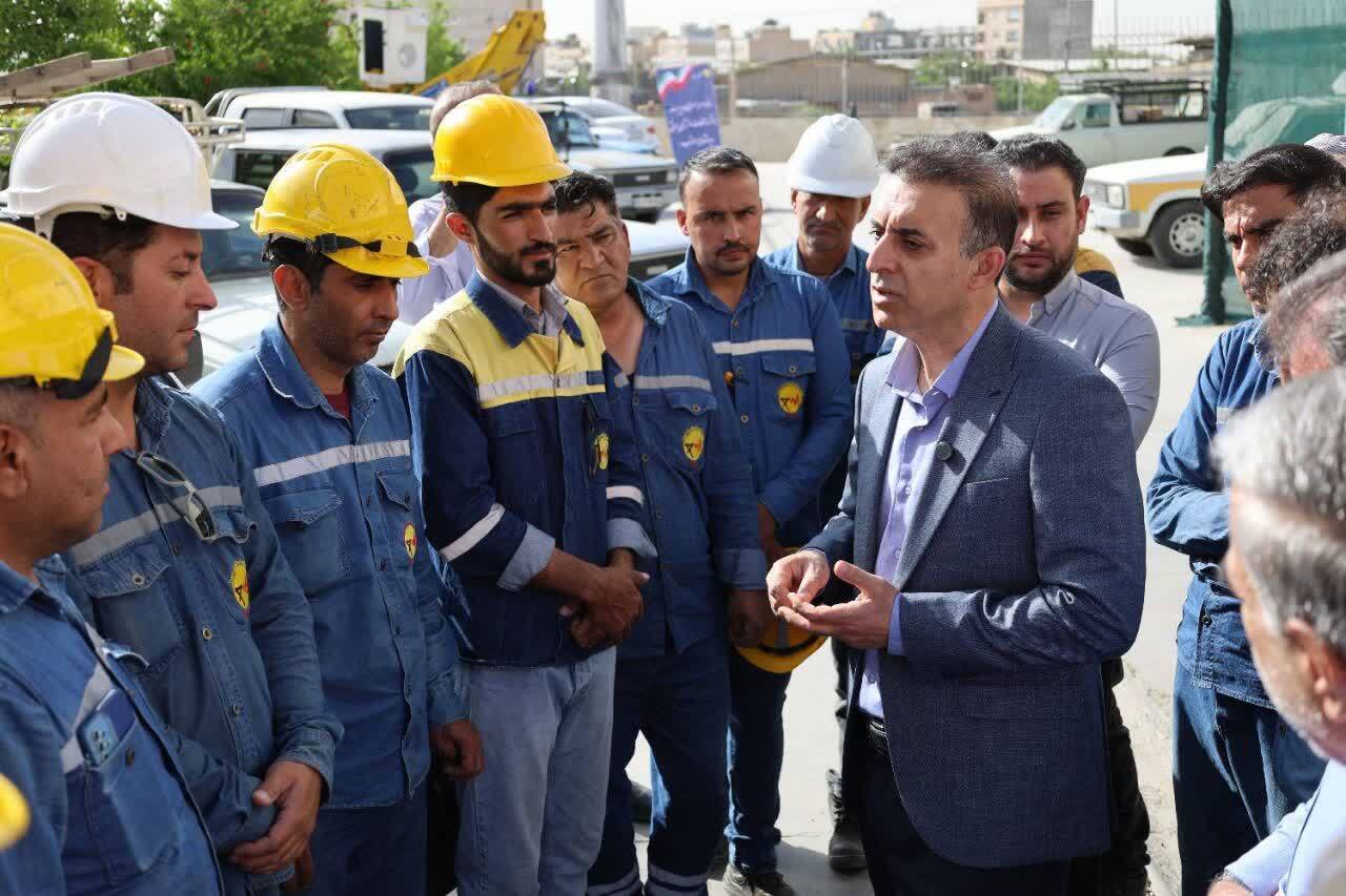 اجرای طرح ملی «مهتاب» در روستای کرونی؛ ۱۱۵ انشعاب غیرمجاز برق در شیراز جمع‌آوری شد