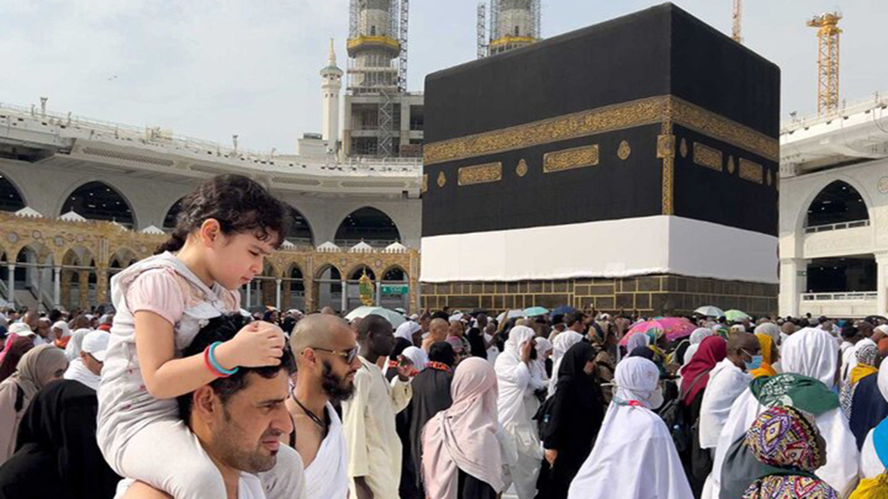حج برویم یا به فقرا کمک کنیم
