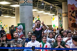 شور جام جهانی در باغ کتاب تهران با تماشای دیدار ایران و بلژیک