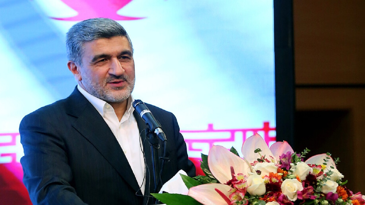 شرکت‌های نفت و گاز در بورس عرضه و تکلیف سهام عدالت مشخص شود