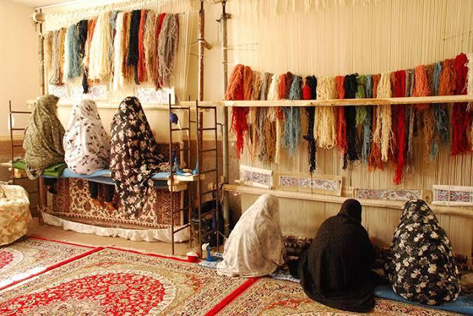 گره ایمان؛ روایتی از پیوندِ هنرِ دستانِ زنان خراسان جنوبی با عشق به اهل‌بیت (ع)