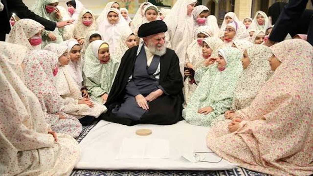 از حسینیه امام خمینی (ره) تا قلب یک نسل + فیلم