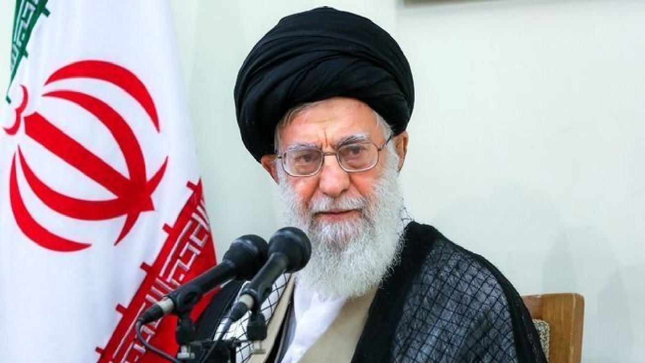 صد‌ها نفر مثل علی خامنه‌ای در راه انقلاب جان و آبرو خواهند داد + فیلم