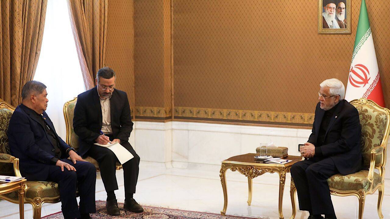 عارف: ایران خواهان توسعه جدی روابط با مالزی است