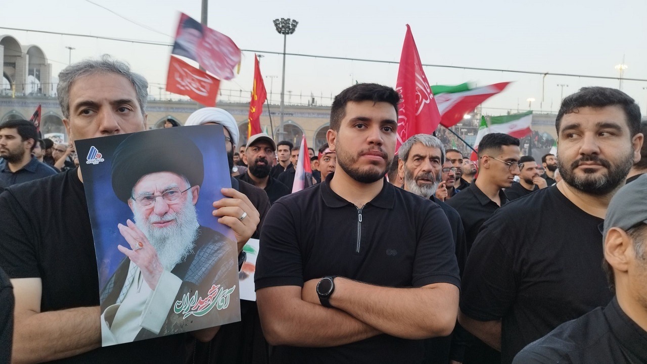 وداع مردم با رهبر شهید انقلاب اسلامی آیت الله خامنه‌ای (ره) + فیلم