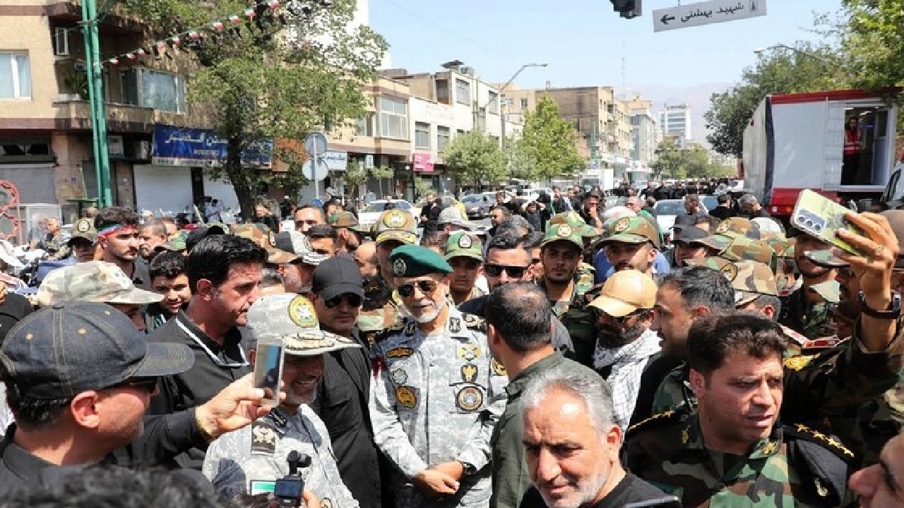 دریادار سیاری: راه رهبری شهید را ادامه می‌دهیم/ شناختمان نسبت به دشمن عمیق‌تر شده است
