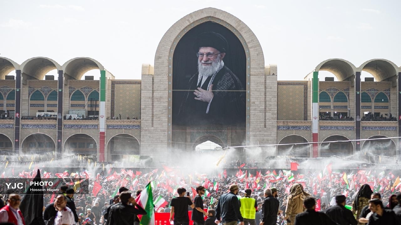 آملی‌لاریجانی: رهبر شهید با خون خود ایران را بیمه کردند