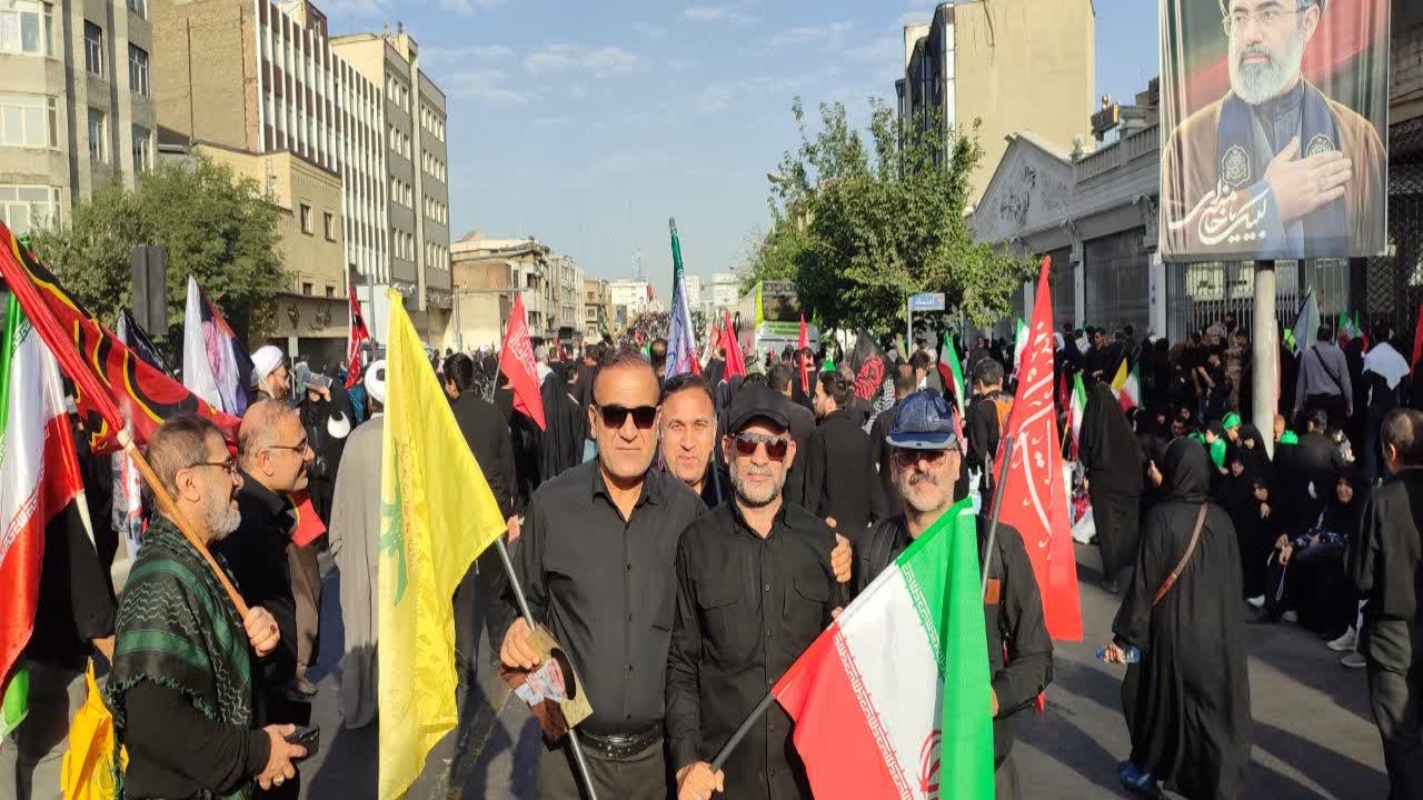 حال و هوای روز دوم بدرقه آقای شهید ایران از مترو تا خیابان انقلاب تهران