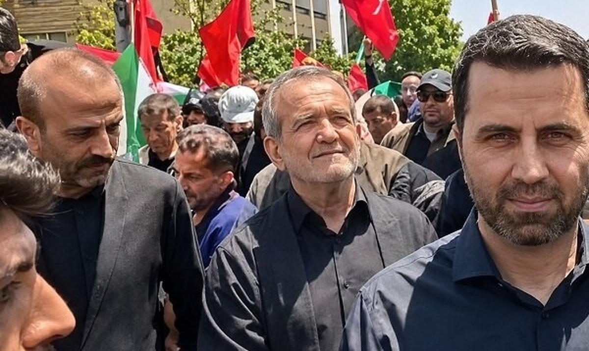 باشگاه خبرنگاران -حضور پزشکیان در تشییع رهبر شهید انقلاب