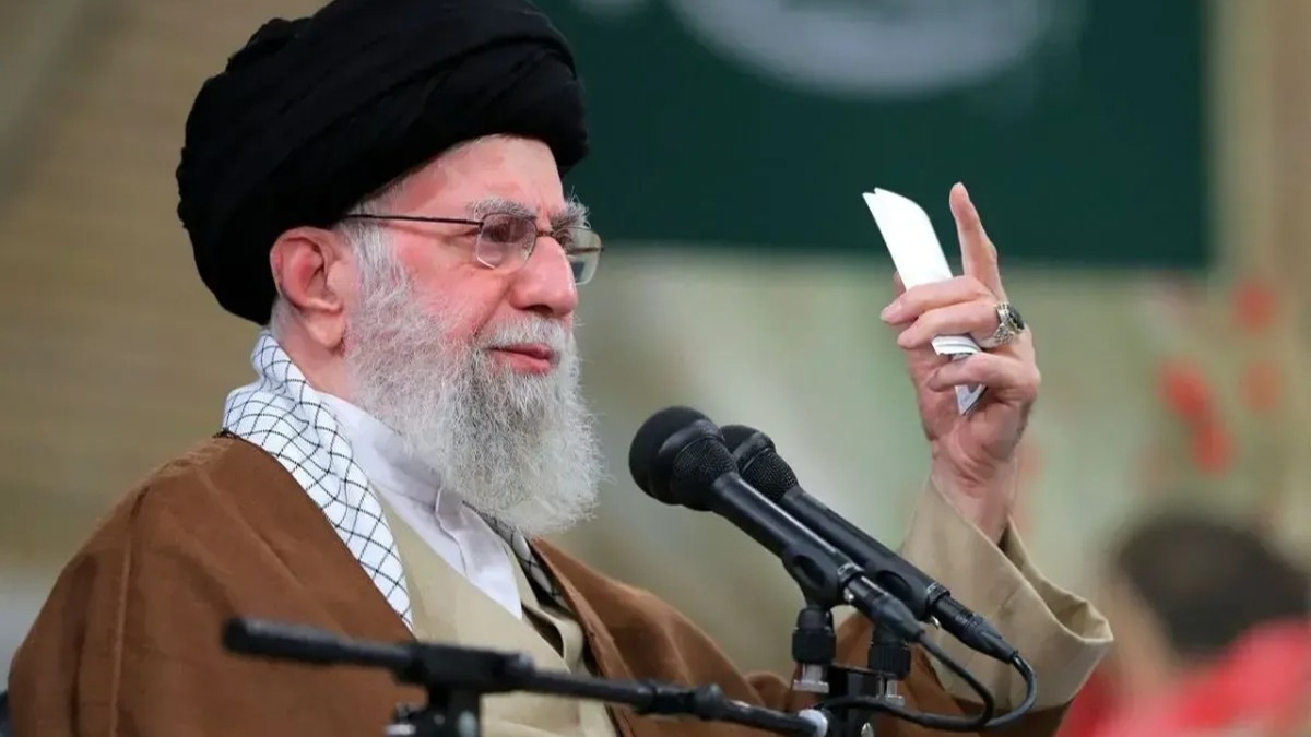 حضور پرشور زائران رهبر شهید انقلاب در خیابان امام رضا(ع) مشهد + فیلم