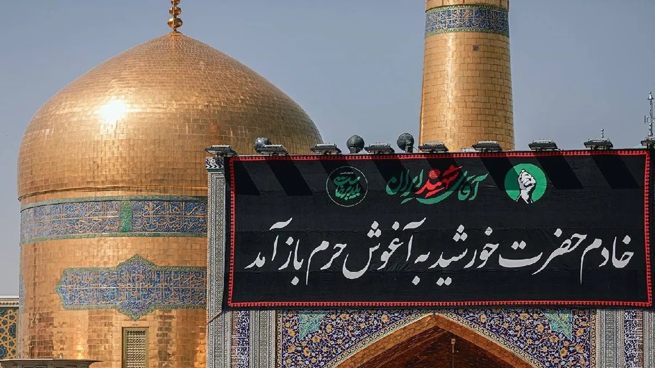 حضور پرشور زائران رهبر شهید انقلاب در خیابان امام رضا(ع) مشهد + فیلم