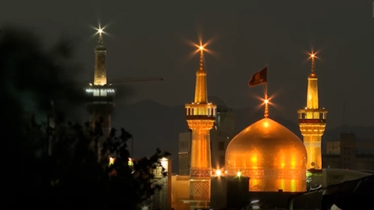 دل‌گیرترین اذان مغرب در حرم مطهر رضوی طنین‌انداز شد + فیلم