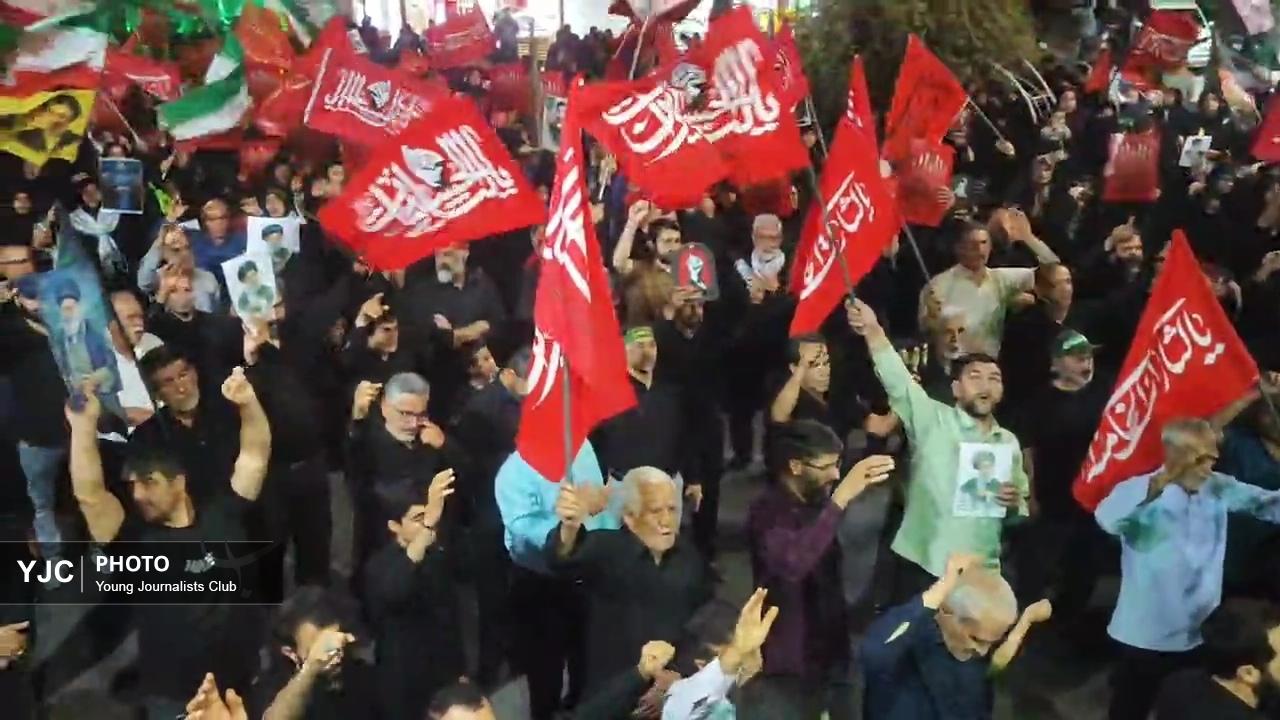 حضور گسترده مردم در خیابان انقلاب  خرم آباد همزمان با تشییع پیکر امام شهید امت + فیلم