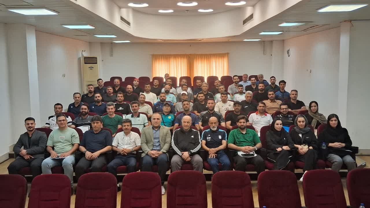 برگزاری کلاس دانش افزایی مربیان فوتبال مازندران در بابلسر