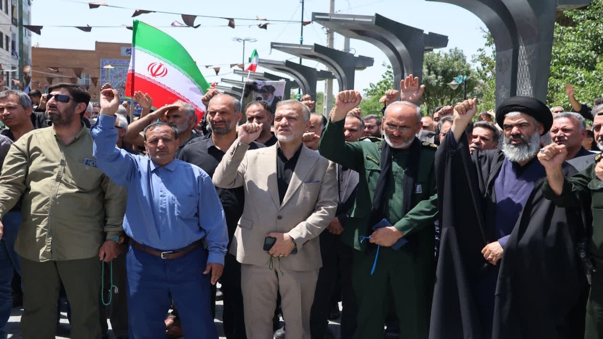 باشگاه خبرنگاران -خروش نمازگزاران بهارستانی در خونخواهی رهبر شهید انقلاب اسلامی + عکس و فیلم