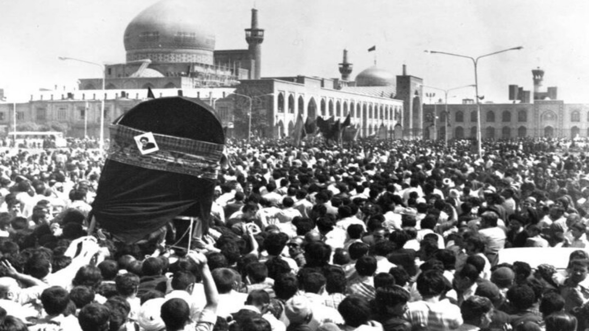 باشگاه خبرنگاران -۲۱ تیر، روزی که خون‌های مردم به دست پهلوی بر روی سنگ‌های گوهرشاد ماند