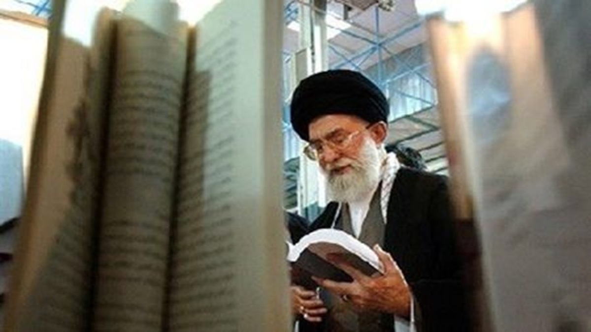 پنجره‌ای متفاوت از لحظات حضور مردم مشهد بر سر مزار رهبر شهید