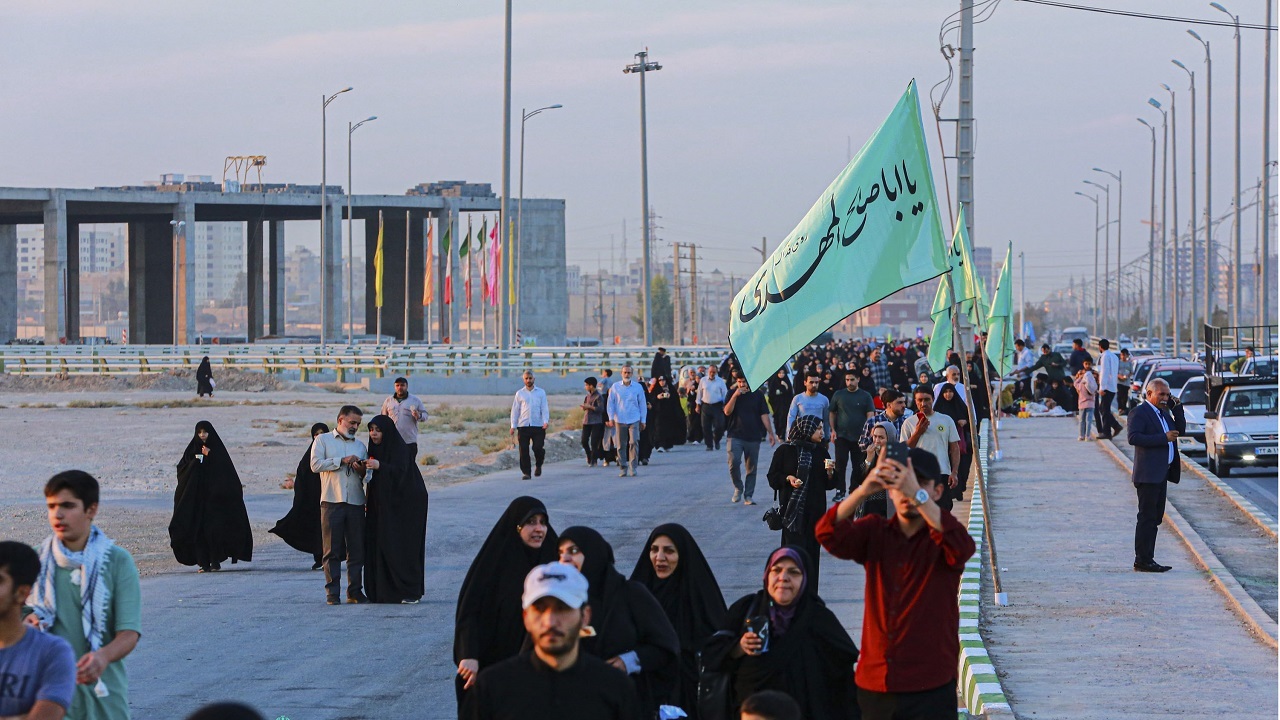 نسیمی از جنس بهشت در گرمای سوزان مسیر هفت‌کیلومتری طریق المهدی+فیلم