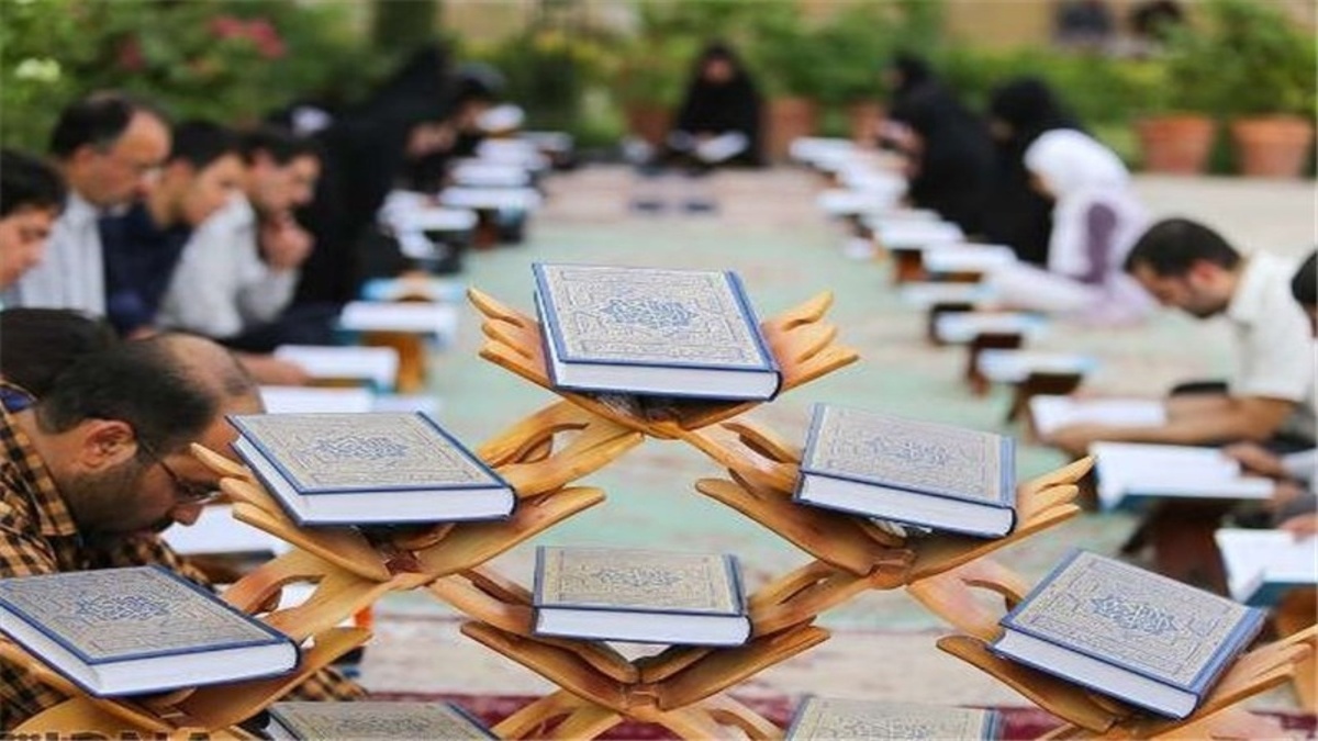 باشگاه خبرنگاران -محفل انس با قرآن در آران و بیدگل به مناسبت هفتمین شب تدفین رهبر شهید انقلاب + فیلم