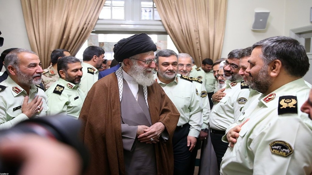 باشگاه خبرنگاران -پلیس تراز جمهوری اسلامی از نگاه رهبر شهید انقلاب؛ از اقتدار تا عدالت