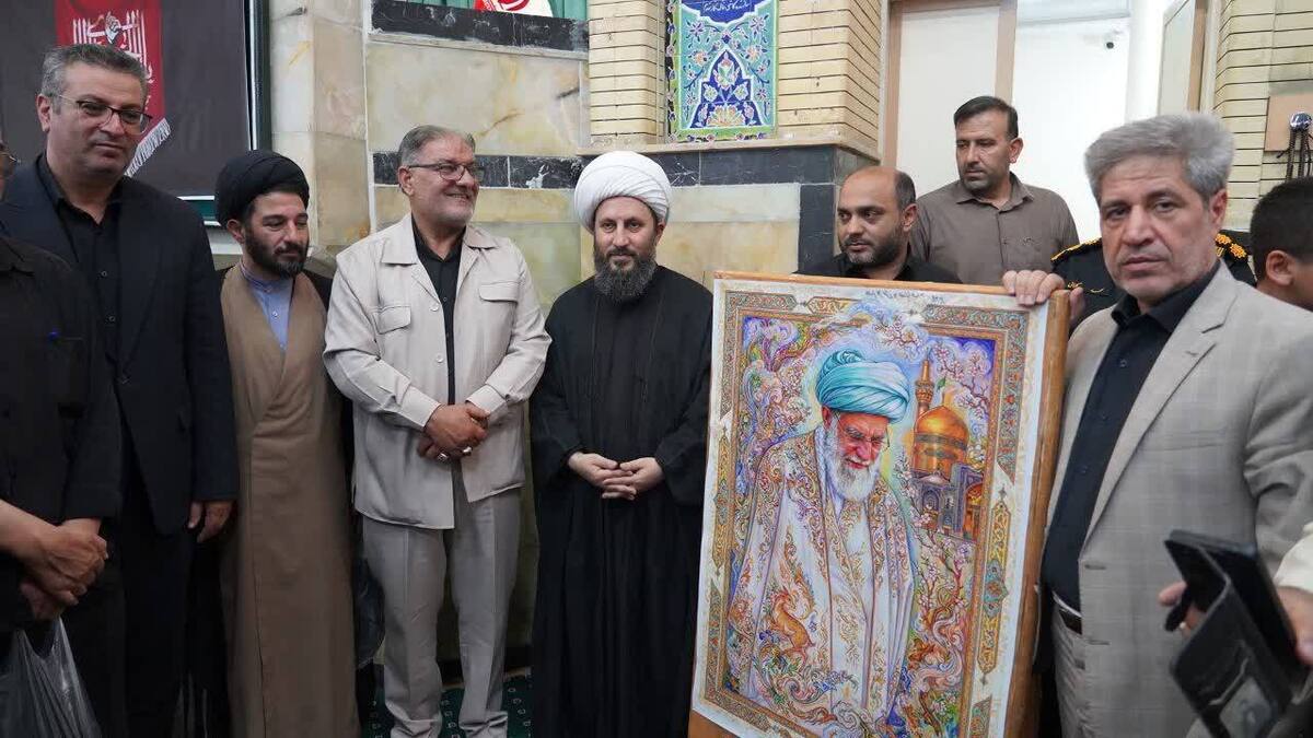 باشگاه خبرنگاران -رونمایی ازطرح تابلوفرش نفیس ابریشمین با طرح «شهید امت» در خوی + عکس