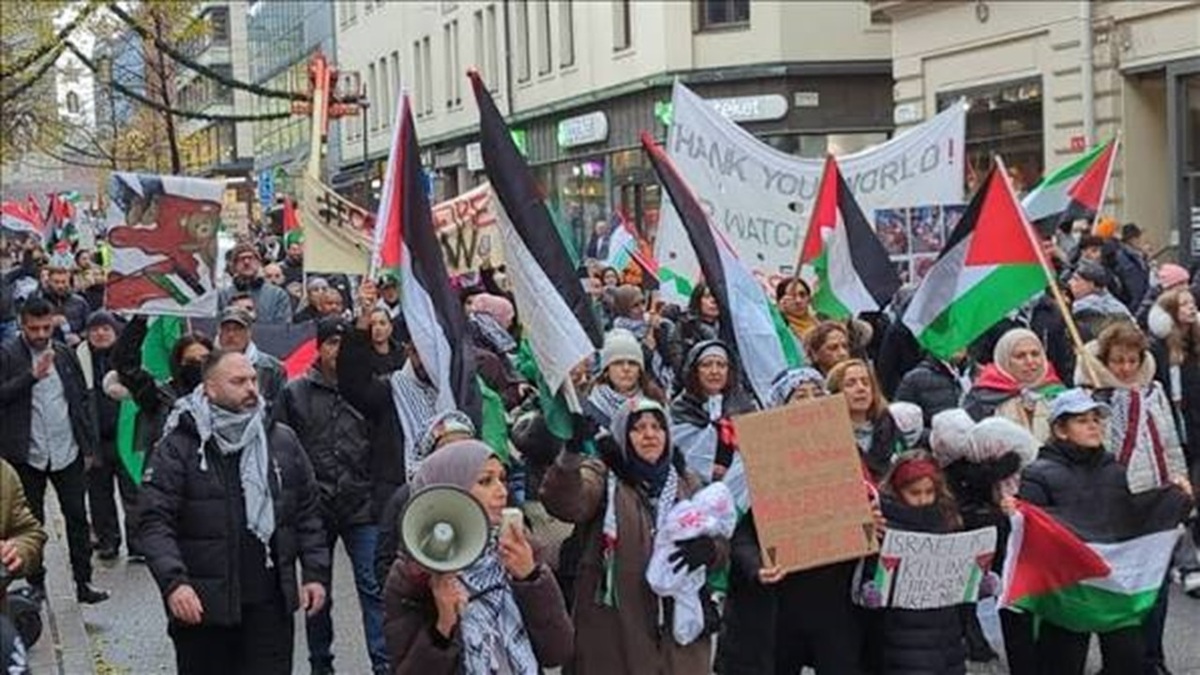اهتزاز پرچم فلسطین در جشن قهرمانی اسپانیا + فیلم