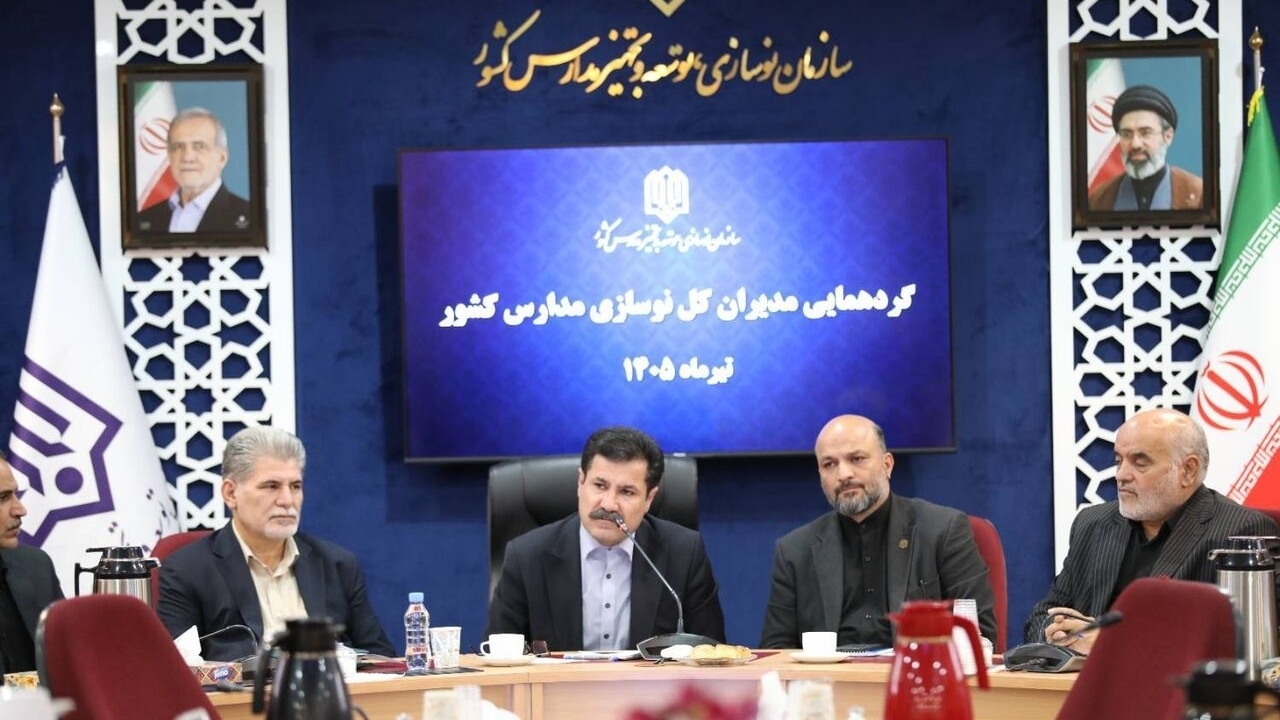 فشار‌های سیاسی برای توزیع امکانات آموزشی و مدرسه‌ای ممنوع