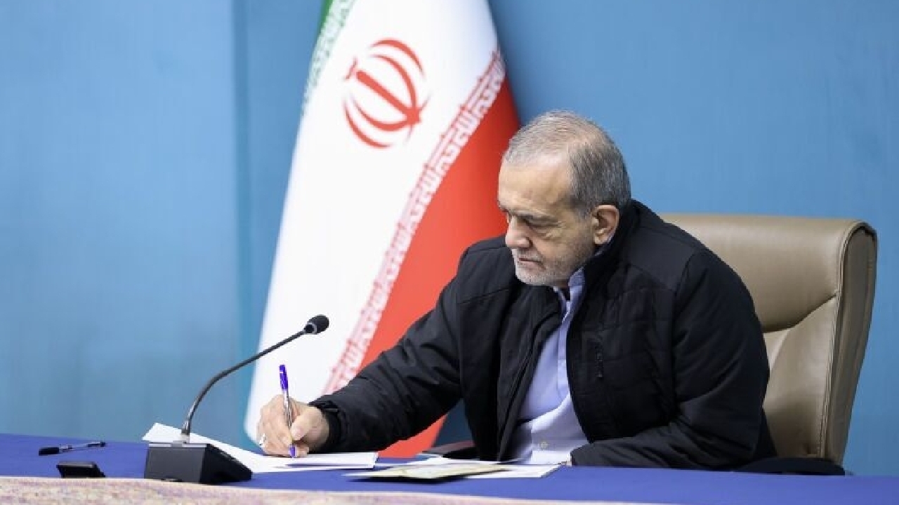پزشکیان: پیام حکیمانه و وحدت آفرین رهبر انقلاب مهم‌ترین پشتوانه برای صیانت ملی است