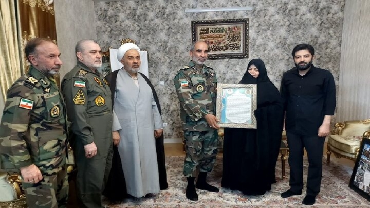 دیدار فرمانده نیروی زمینی ارتش با خانواده شهید سپهبد موسوی