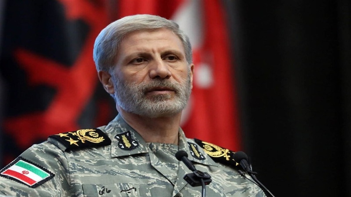 باشگاه خبرنگاران -سرلشکر حاتمی فرمانده کل ارتش خادم حرم امام رضا (ع) شد+عکس