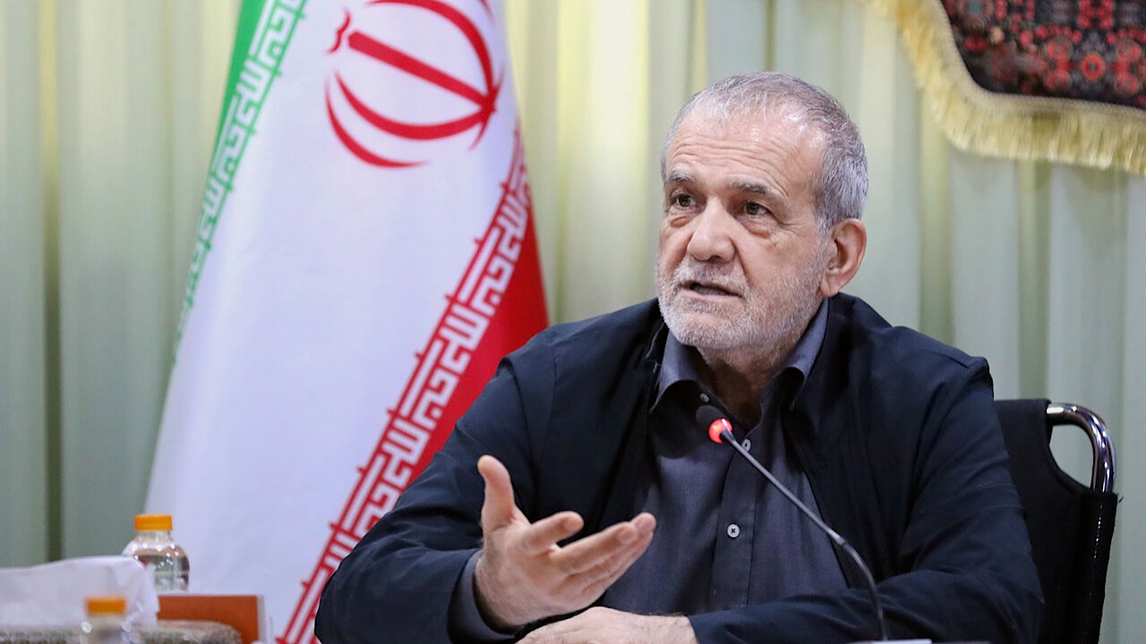 پزشکیان: باید برای مردمی که از کشور، نظام و رهبری حمایت کرده‌‎اند کاری کارستان انجام دهیم