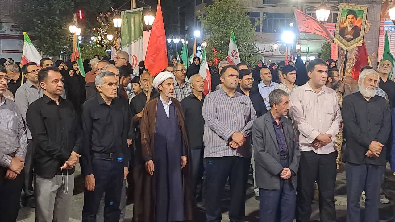 گوشههایی از نمایش اقتدار و ایستادگی مردم انقلابی خوی در تجمعات شبانه گوشههایی از نمایش اقتدار و ایستادگی مردم انقلابی خوی در تجمعات شبانه