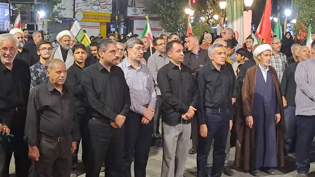 گوشههایی از نمایش اقتدار و ایستادگی مردم انقلابی خوی در تجمعات شبانه گوشههایی از نمایش اقتدار و ایستادگی مردم انقلابی خوی در تجمعات شبانه