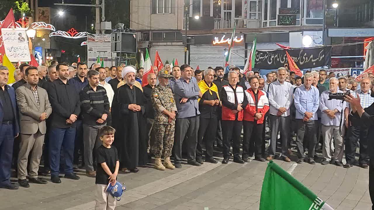 گوشههایی از نمایش اقتدار و ایستادگی مردم انقلابی خوی در تجمعات شبانه گوشههایی از نمایش اقتدار و ایستادگی مردم انقلابی خوی در تجمعات شبانه