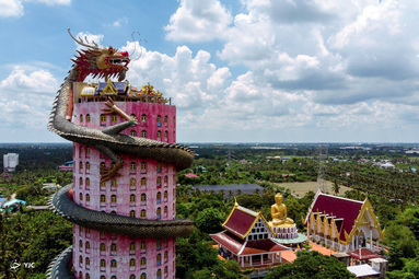 یک نمای هوایی از معبد بودایی Wat Samphran در ناخون پاتوم ، حدود 40 کیلومتری غرب بانکوک ، تایلند