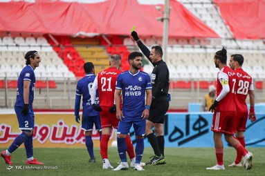 تیم‌های فوتبال استقلال تهران و تراکتور در قالب رقابت‌های لیگ برتر به مصاف هم رفتند