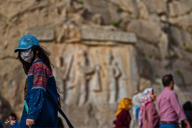 بازدید مسافران نوروزی از طاق بستان