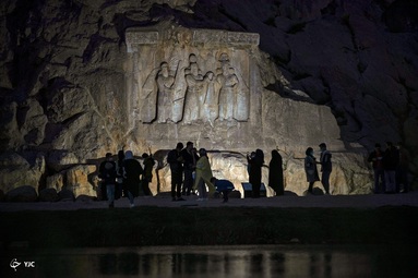 بازدید مسافران نوروزی از طاق بستان