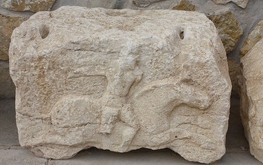 سوار ساسانی-کشف در بیشاپور کازرون-موزه روباز محوطه