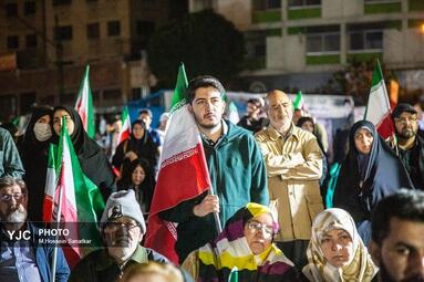 پرواز پهپادها در میدان ولیعصر(عج)